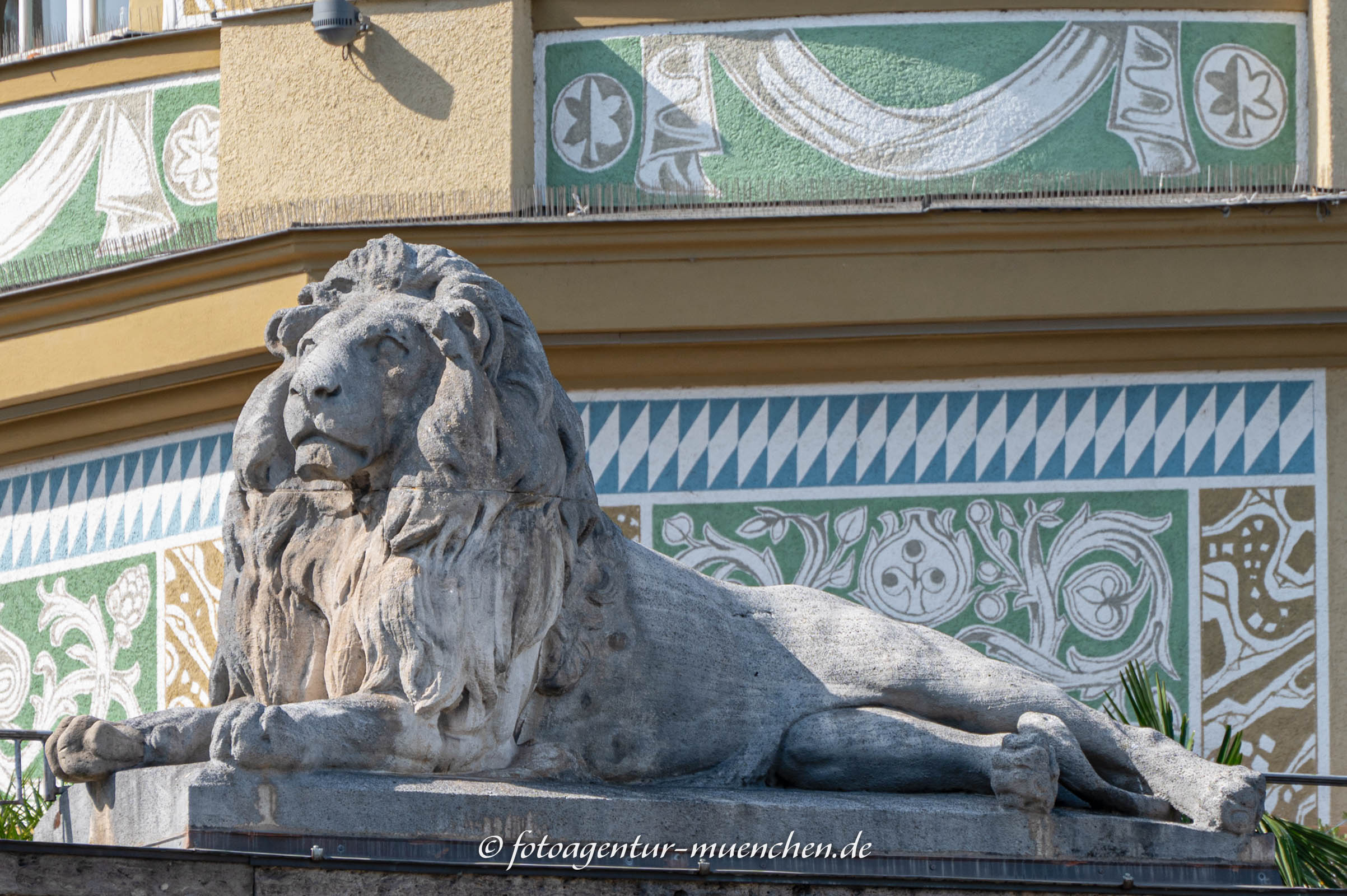 Löwe auf der Terrasse des Löwenbräukellers