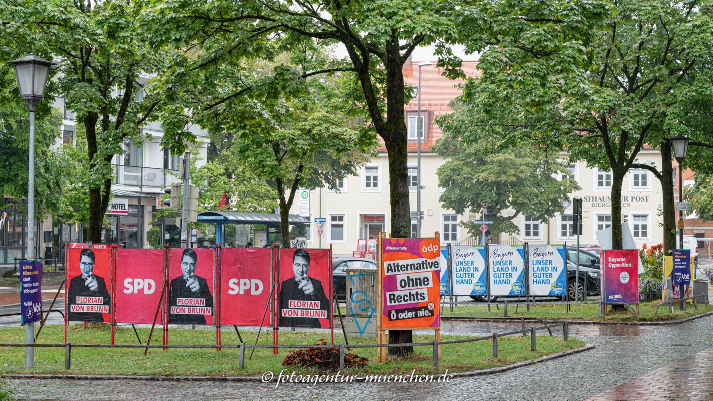 Wahlplakate am Pfanzeltplatz