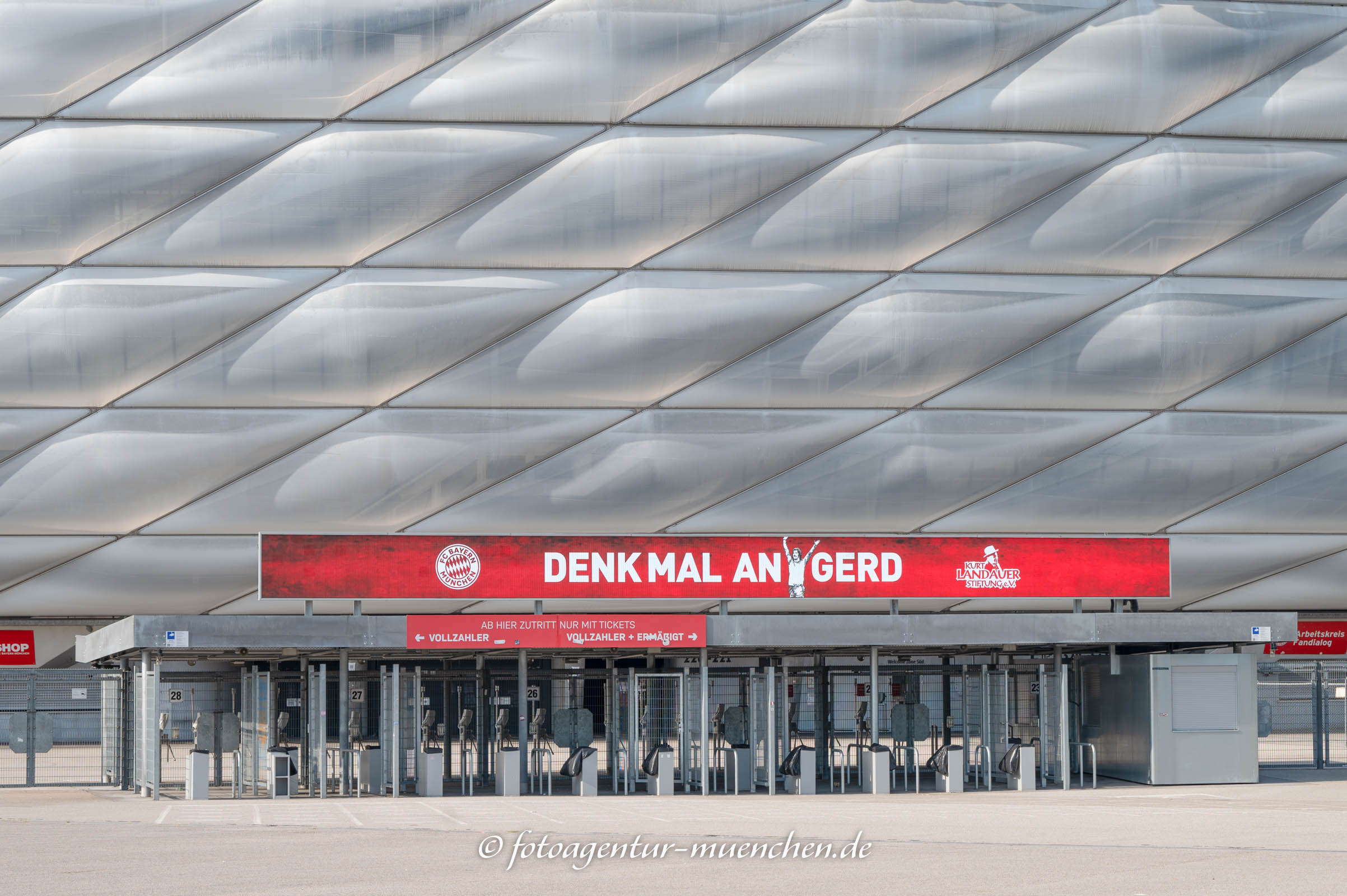 Enthüllung des Gerd Müller Denkmals