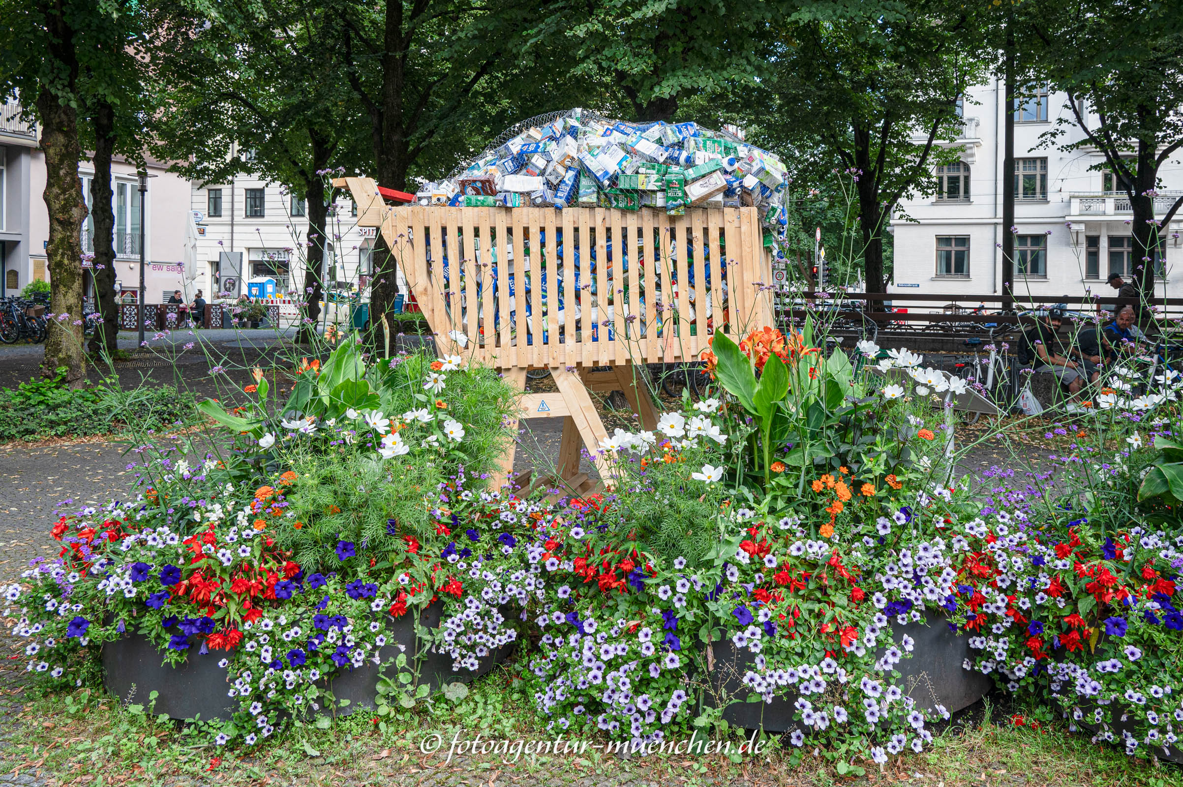 EINKAUFSWAGERL - IM ÜBERFLUSS