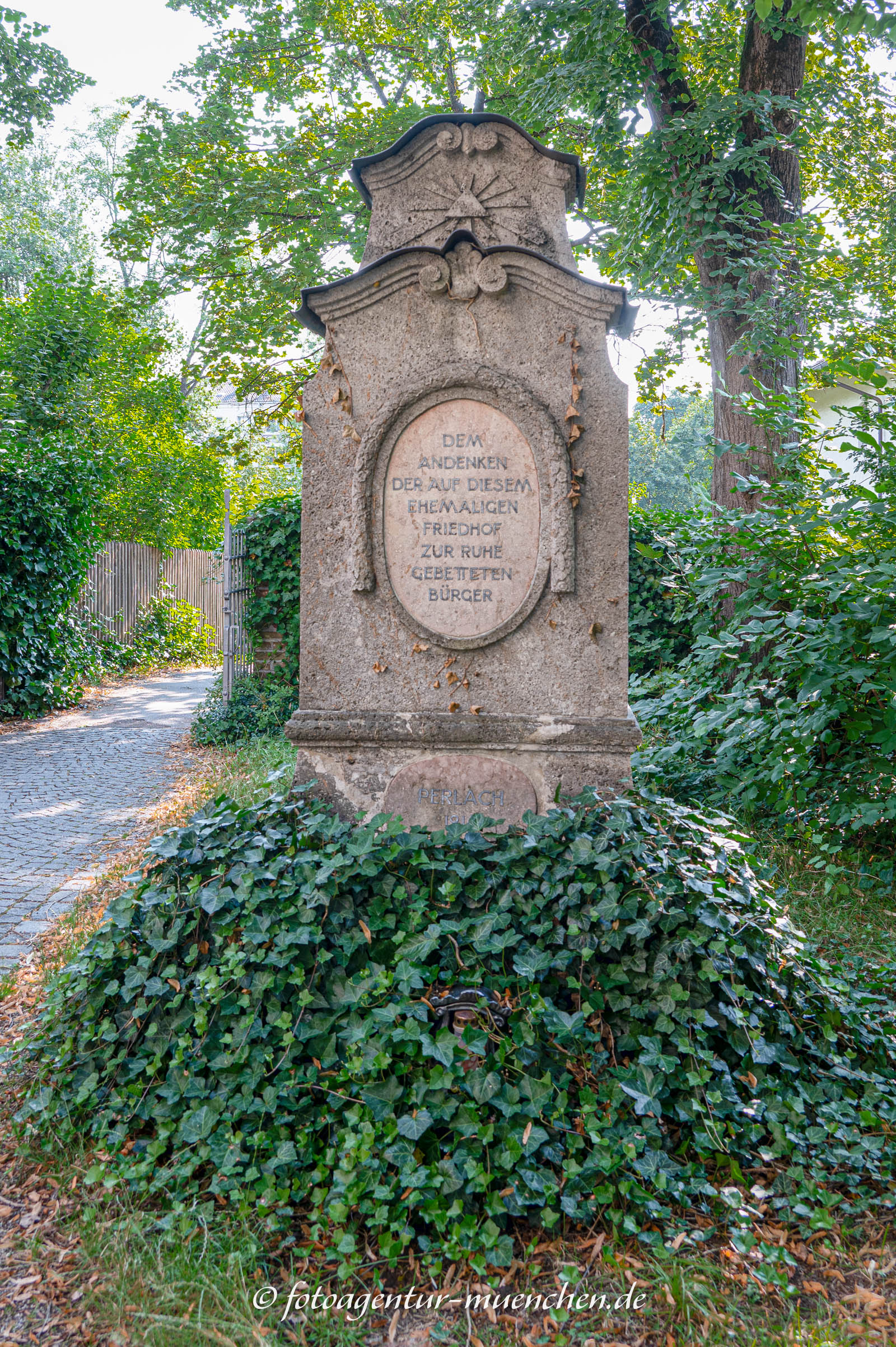 Gedenkstein Perlacher Friedhof