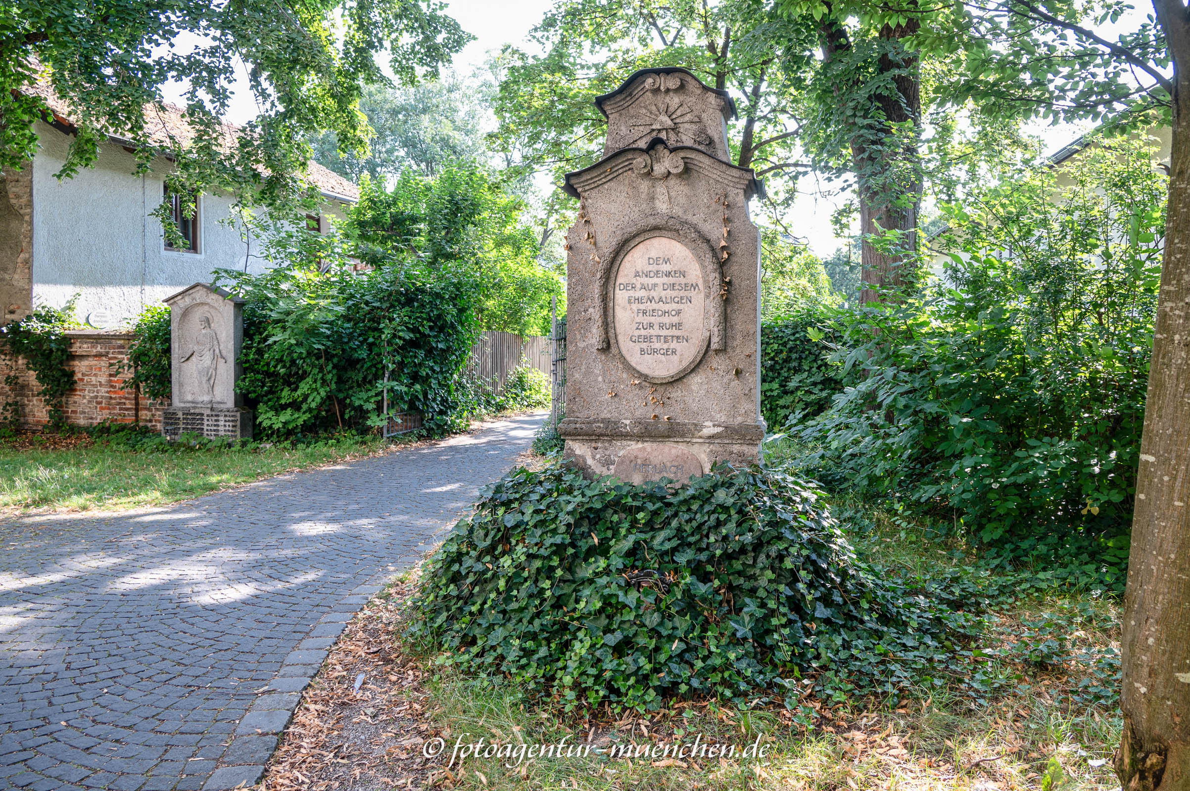 Gedenkstein Perlacher Friedhof