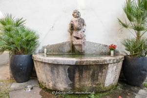  - Fischer-Brunnen