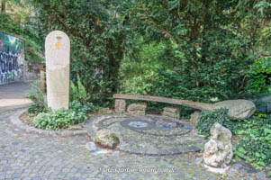 Kroher Karl - Steinsäule MÜNCHEN - ISTANBUL