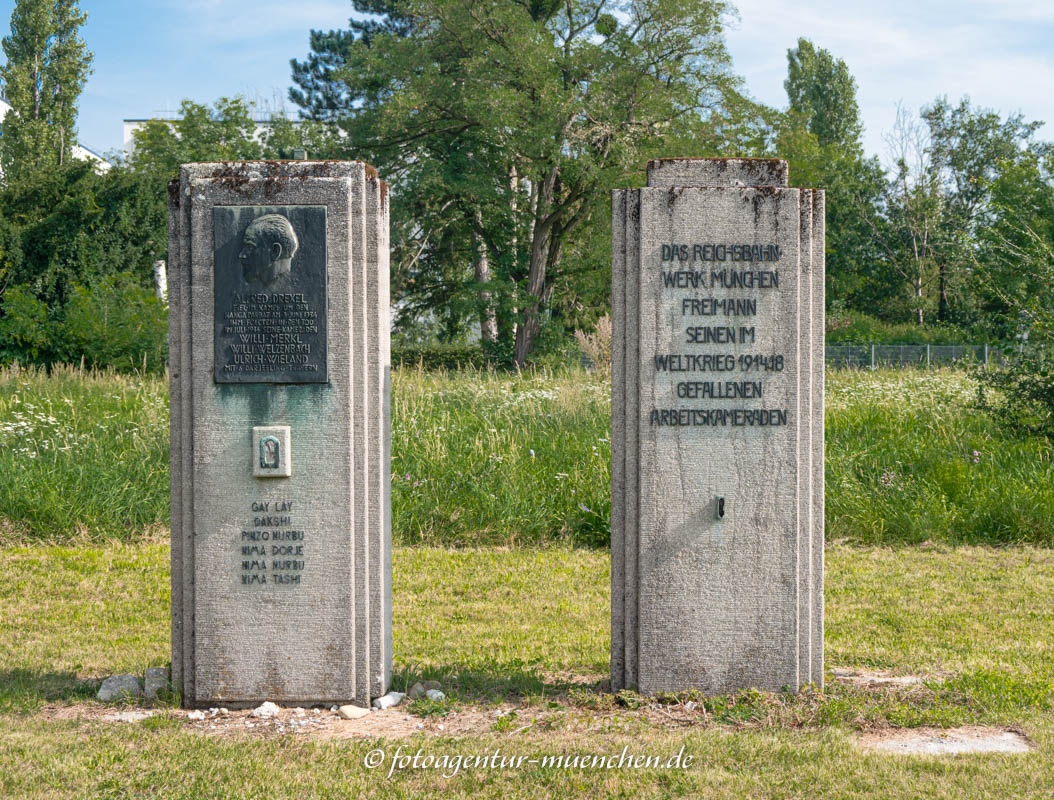 Kriegerdenkmal - Reichbahnangehörige 