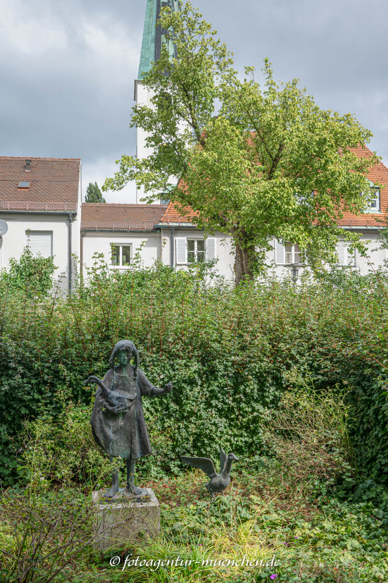 Mädchen mit Gans