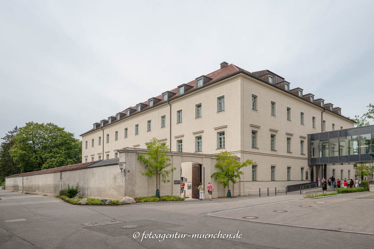 title=Mutterhaus der Barmherzigen Schwestern - Nußbaumstraße  - Gärtner Friedrich von