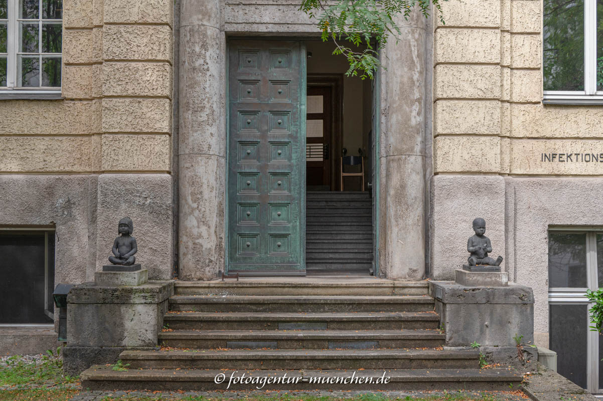 Haunerisches Kinderklinik - Eingang