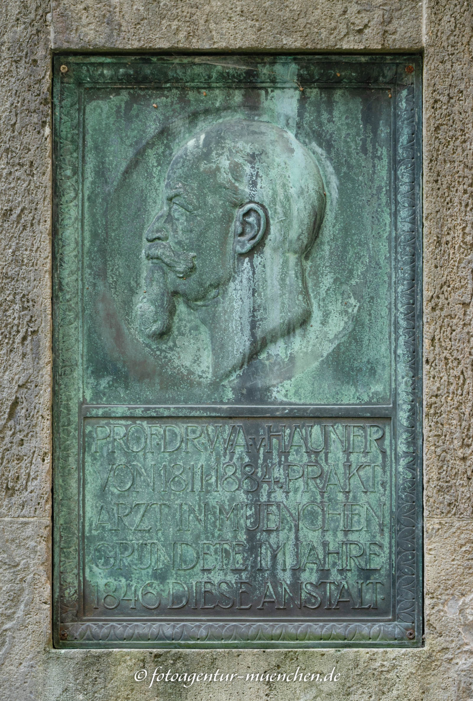 Denkmal - August von Hauner