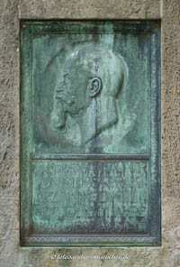  - Denkmal - August von Hauner