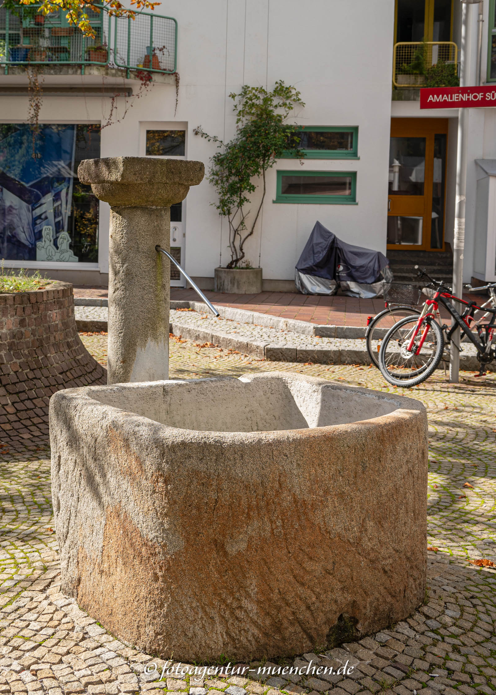 Steinbrunnen