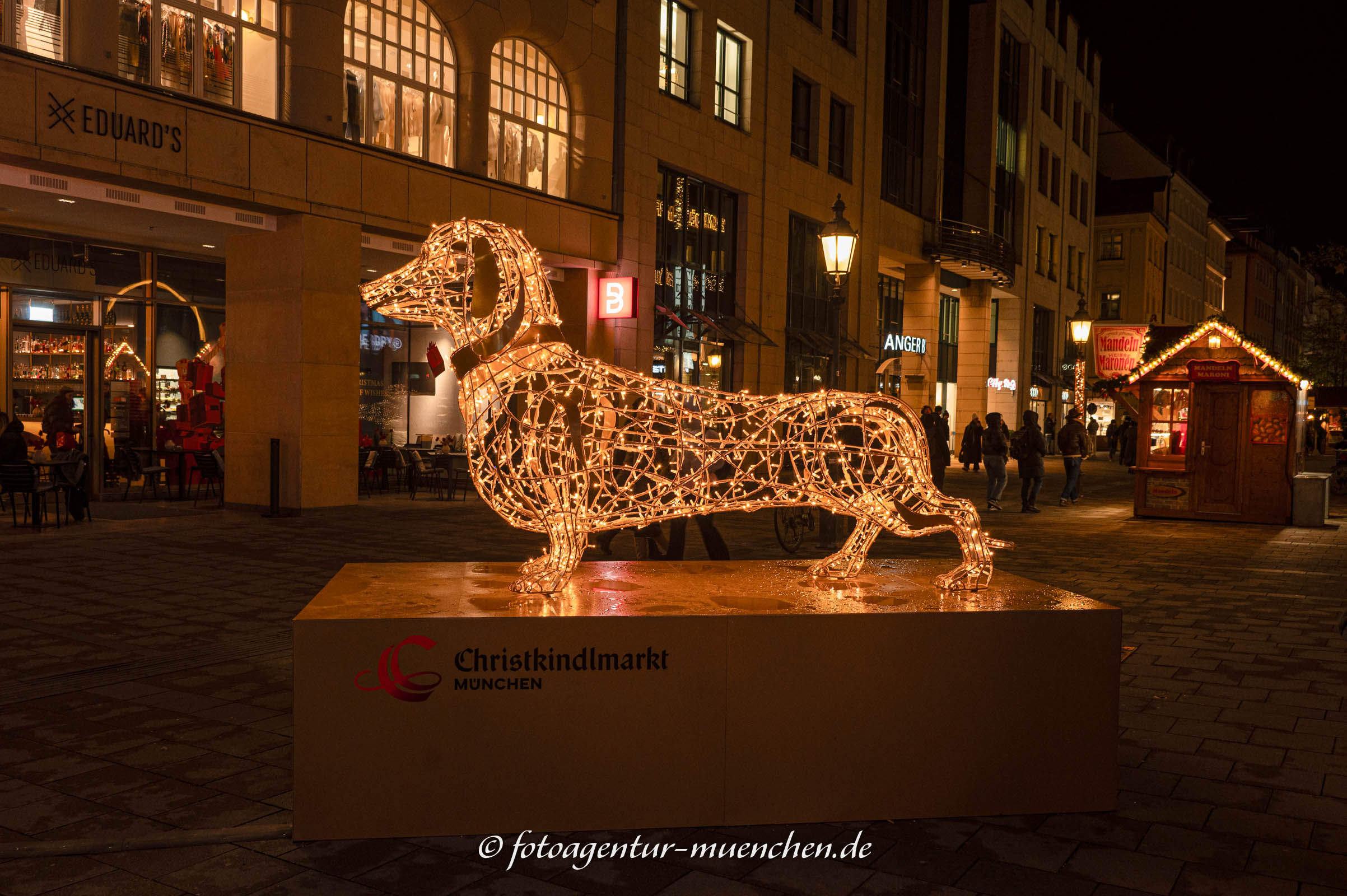 Weihnachtsmarkt in München - Dackel