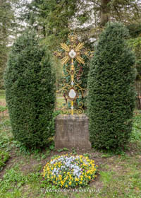  - Grabanlage - Schwester von der Heiligen Familie