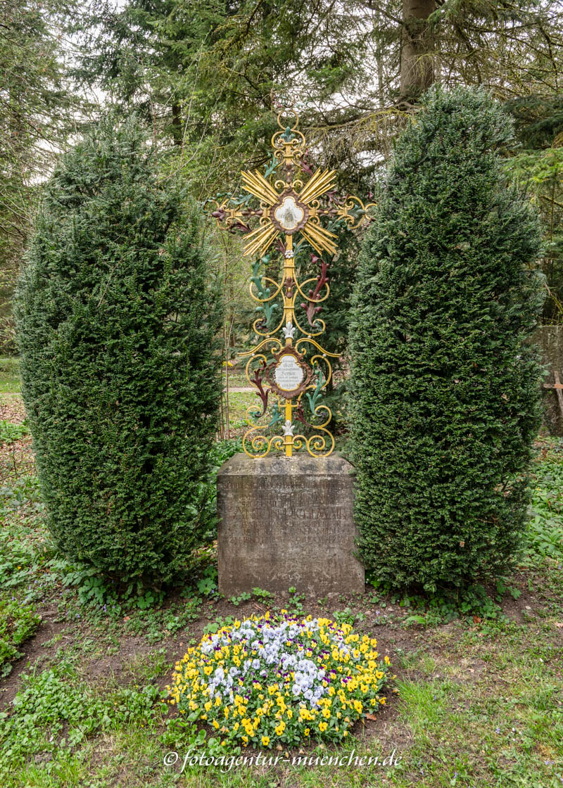 Grabanlage - Schwester von der Heiligen Familie