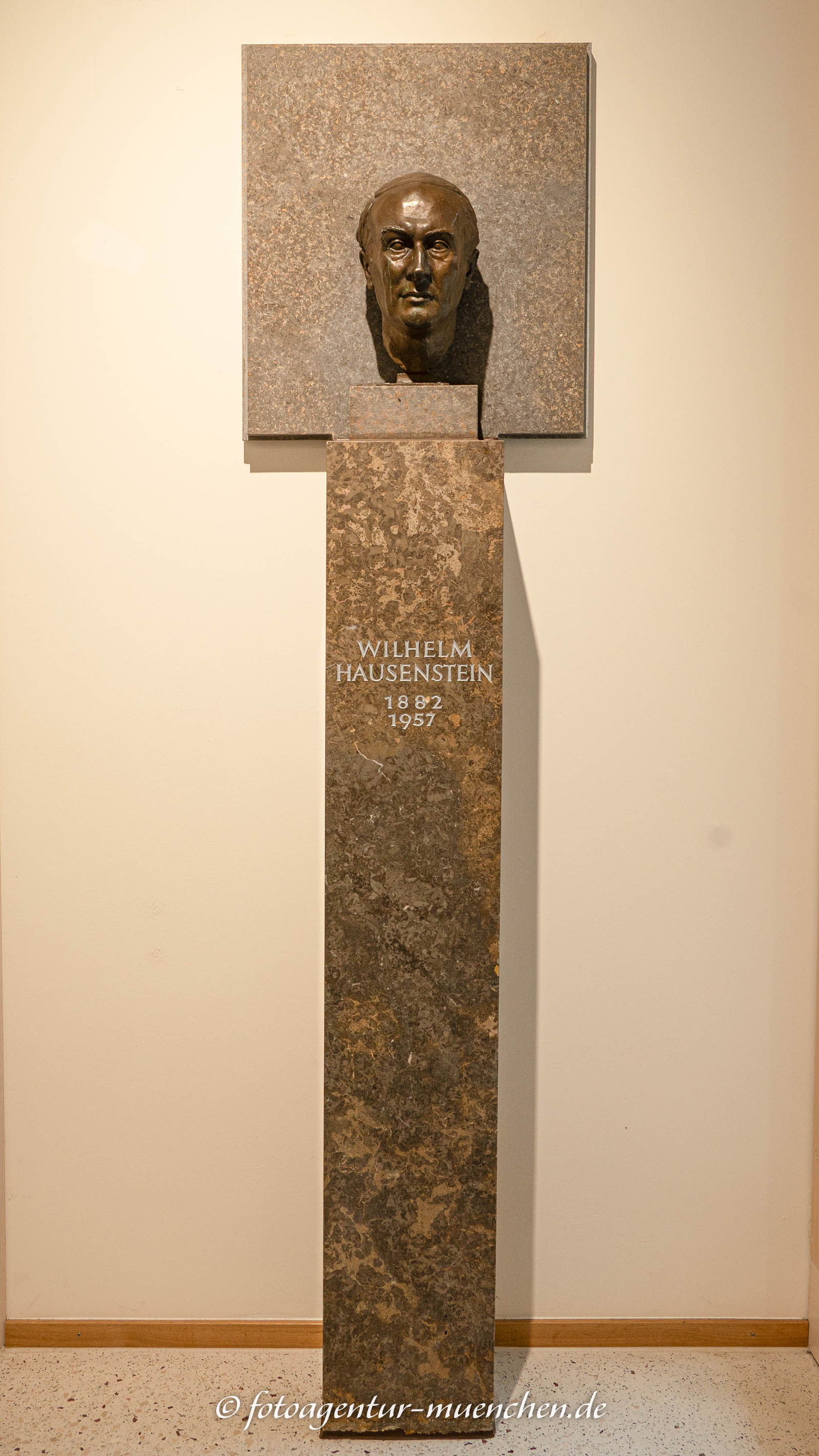 Denkmal - Wilhelm Hausenstein