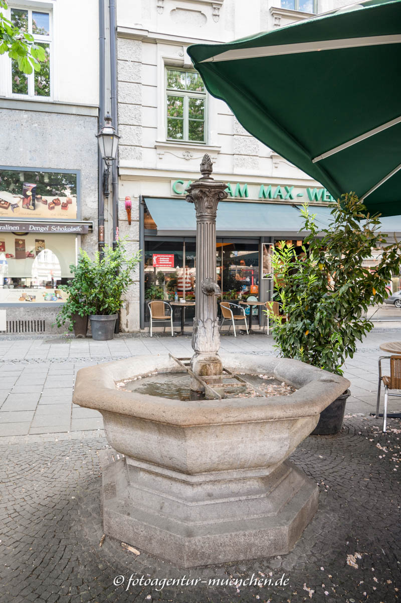 Brunnen - Max-Weber-Platz