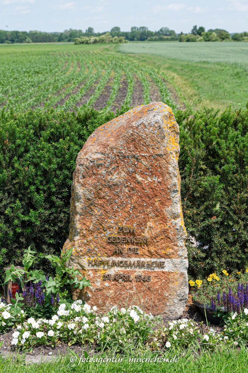 Gedenkstein Todesmarsch Hallbergmoos