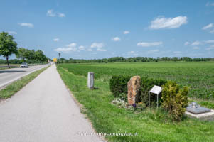  - Gedenkstein Todesmarsch Hallbergmoos