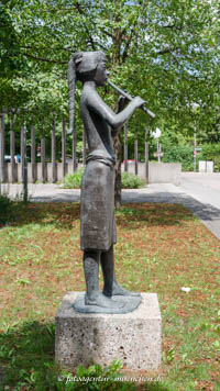  - Flötenspielerin