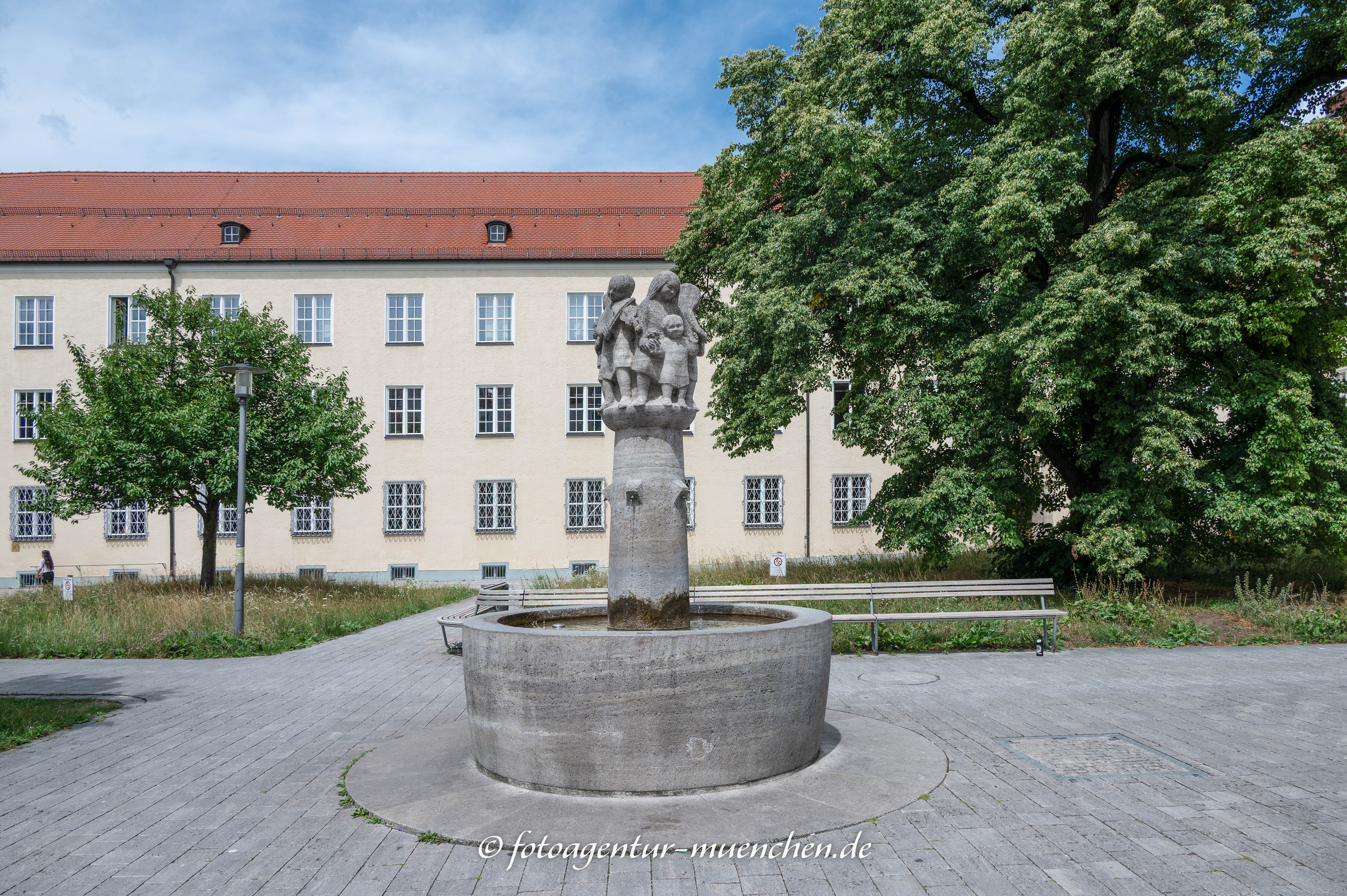 Die Gratulanten (Hochzeitsbrunnen)