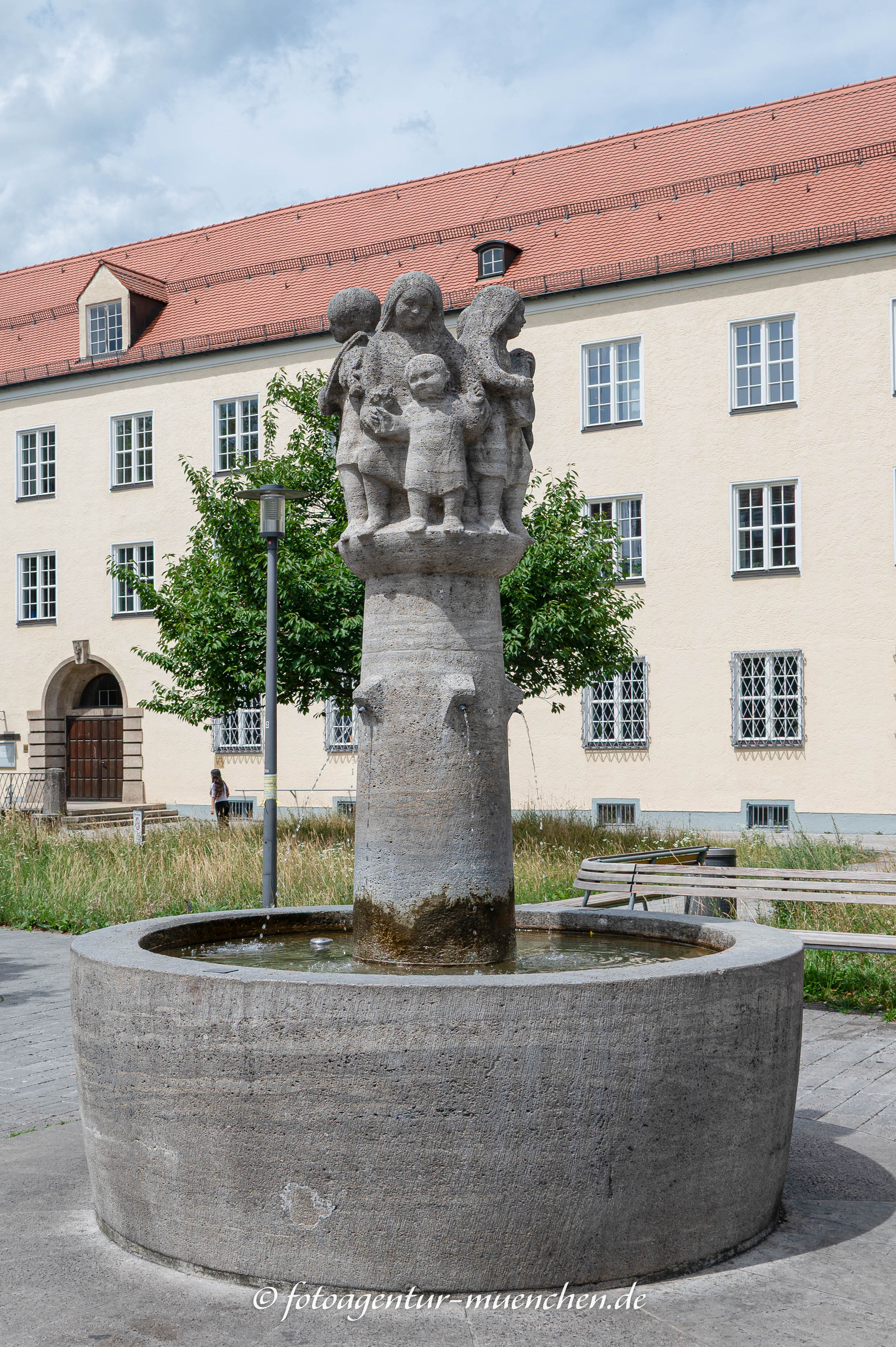 Die Gratulanten (Hochzeitsbrunnen)