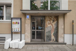  - Weiße Koffer