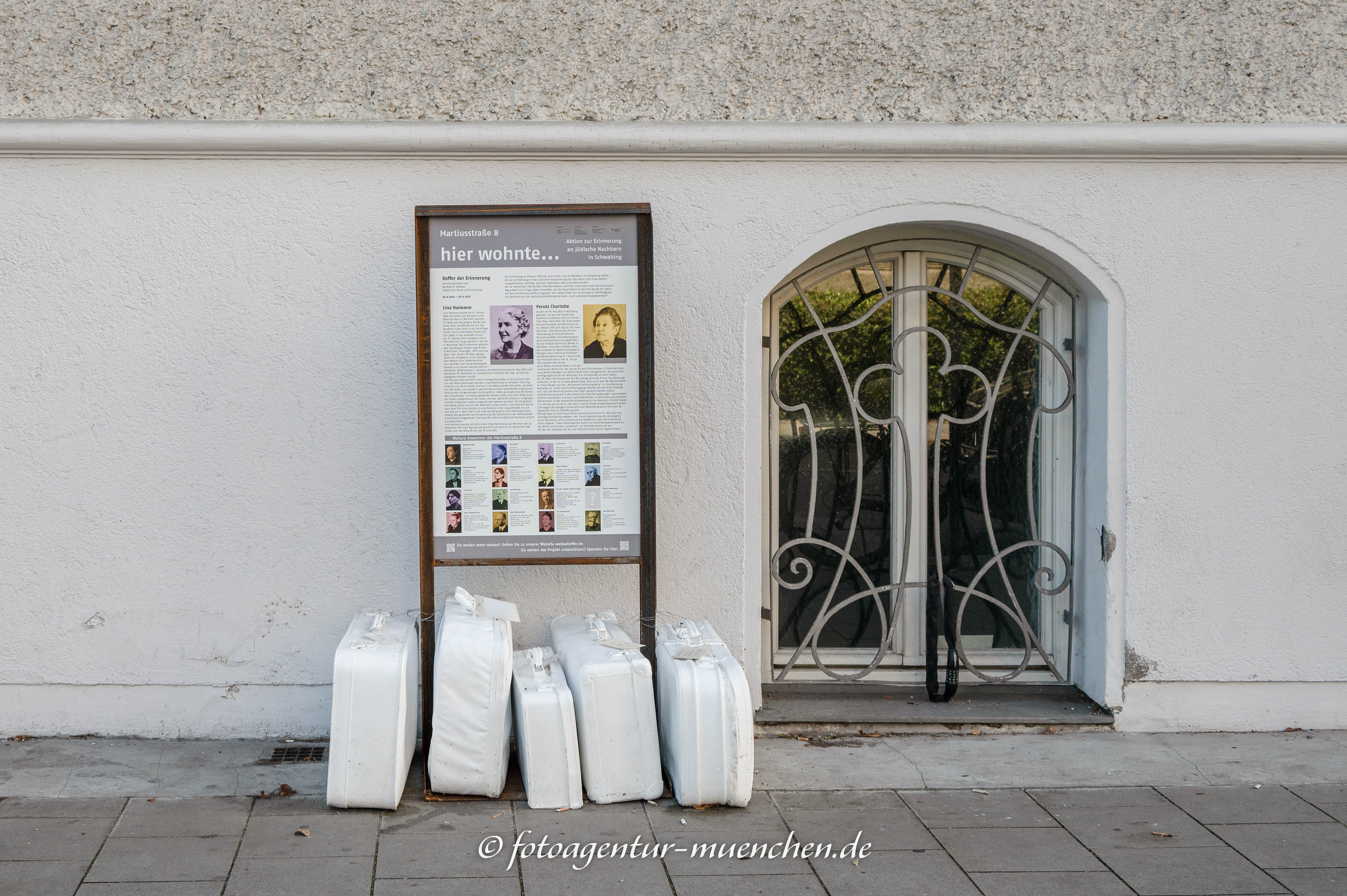 Weiße Koffer - Martiusstraße 8