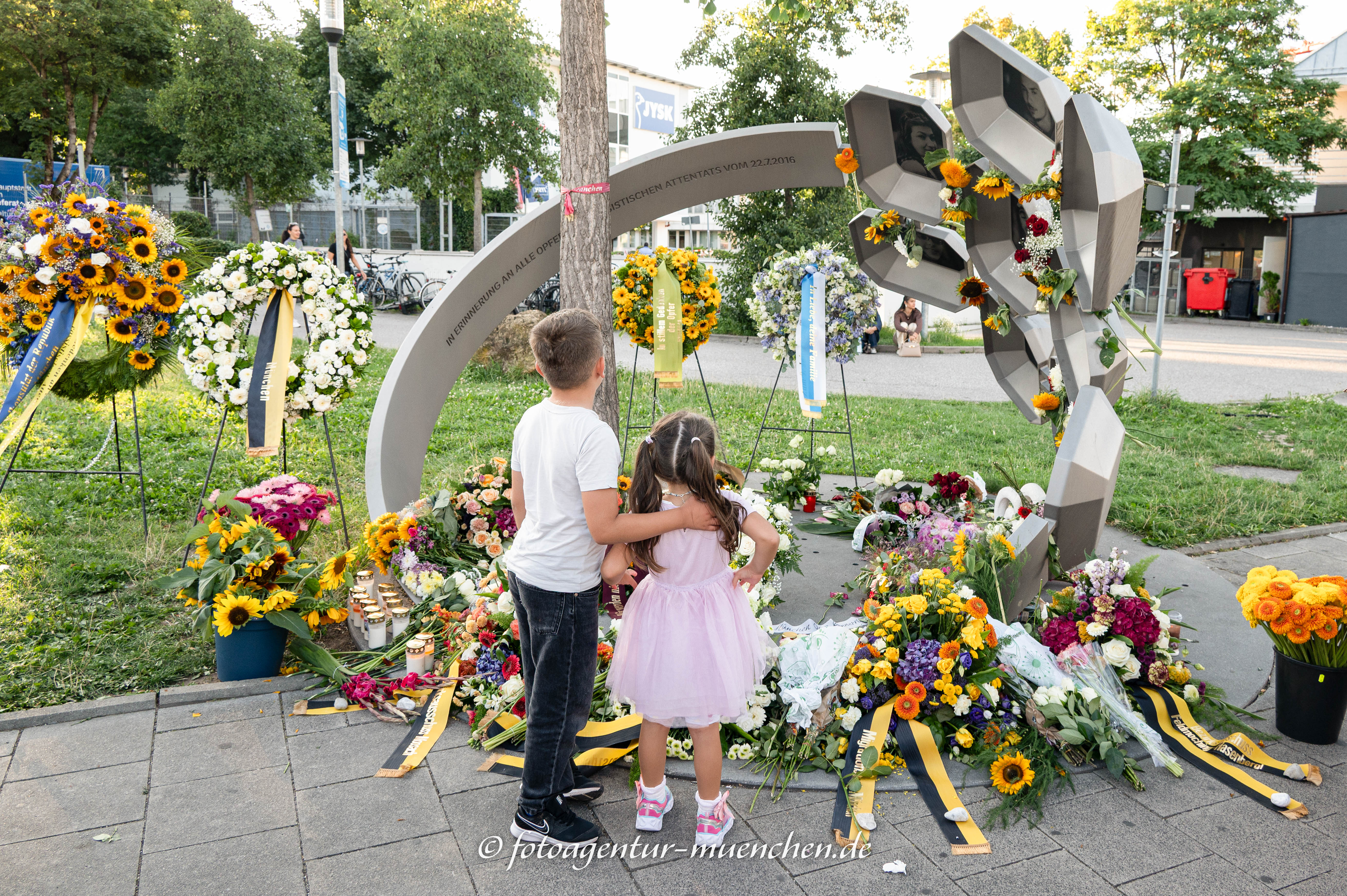 Denkmal „Für Euch“ (Rechtsradikaler Anschlag OEZ)