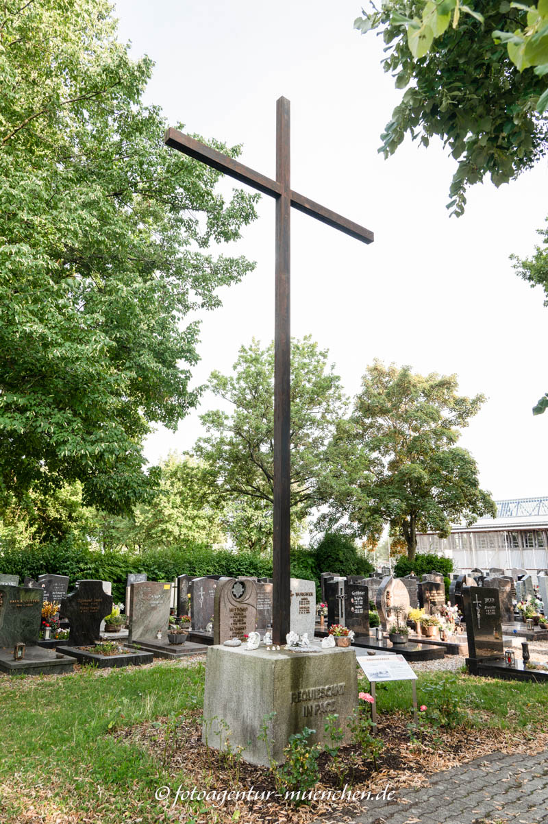 Kreuz - Ehemaliger KZ-Friedhof