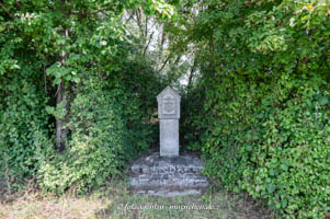  - KZ-Gedenkstein Mitterharthausen-Feldkirchen