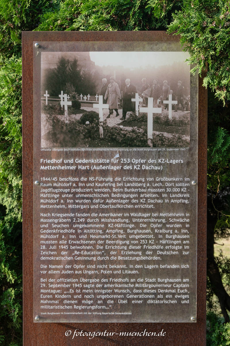 KZ-Friedhof Burghausen - Infotafel
