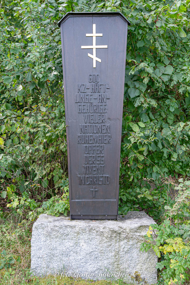 Gedenkkreuz - Todesmarsch und Massaker