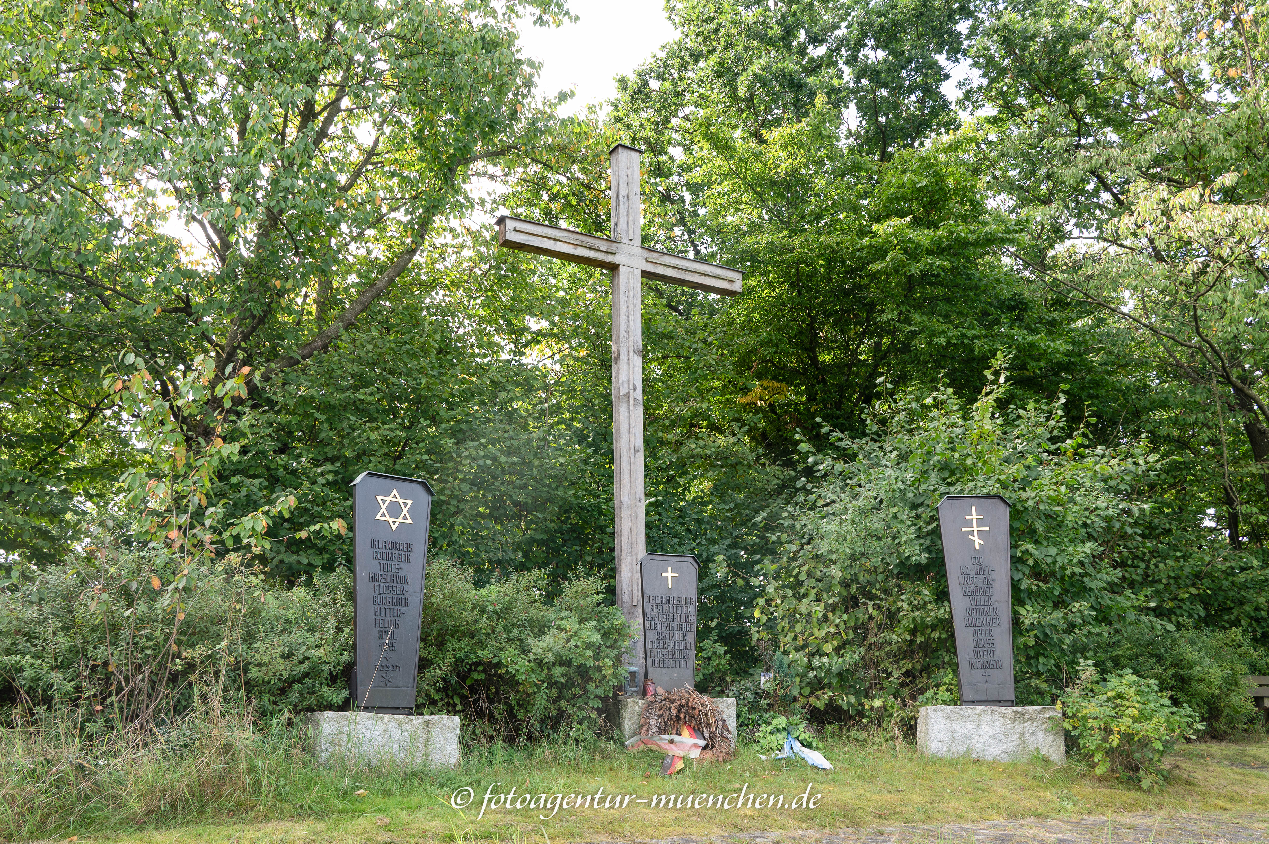 Gedenkkreuz - Todesmarsch und Massaker