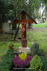  - Grab - Josefine Weichand