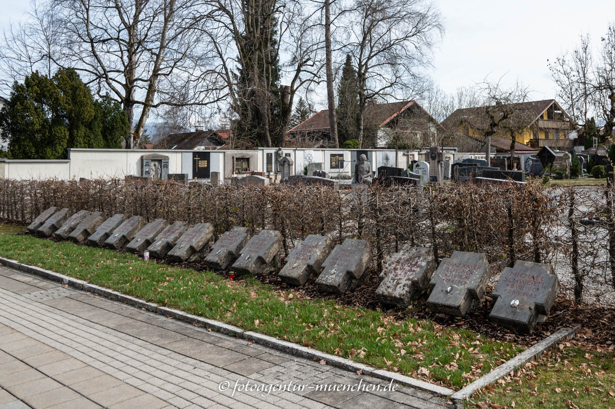Gräber der Opfer der Mordnacht