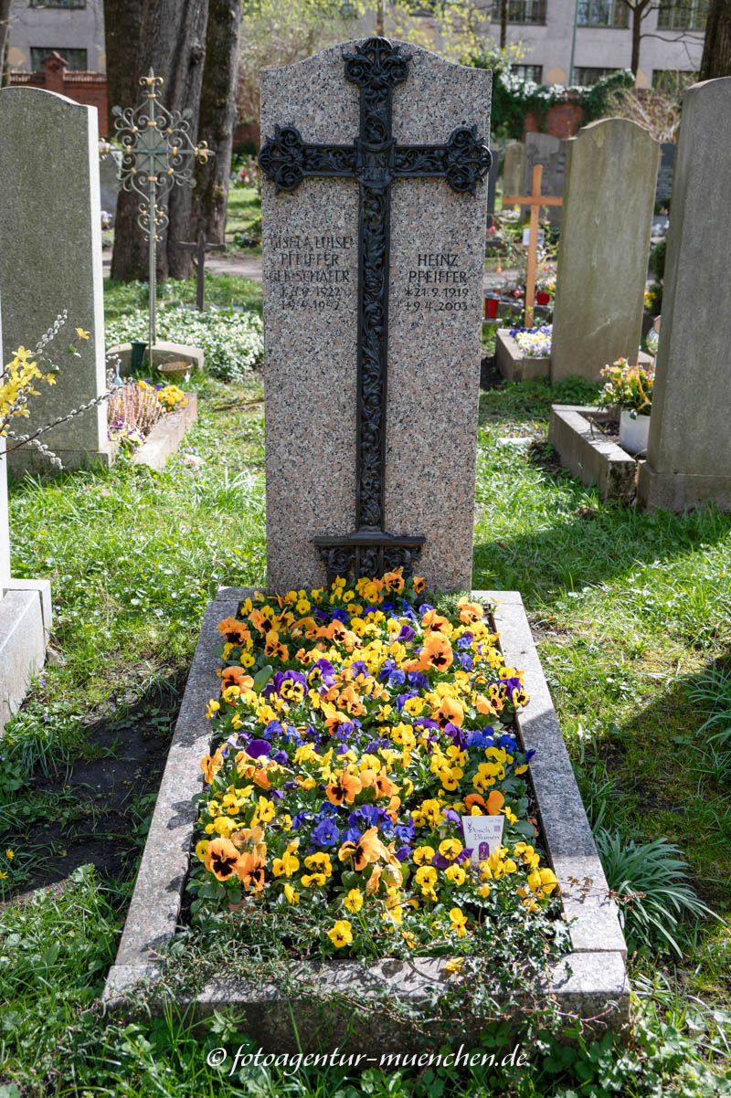 Grab - Giesela Pfeiffer