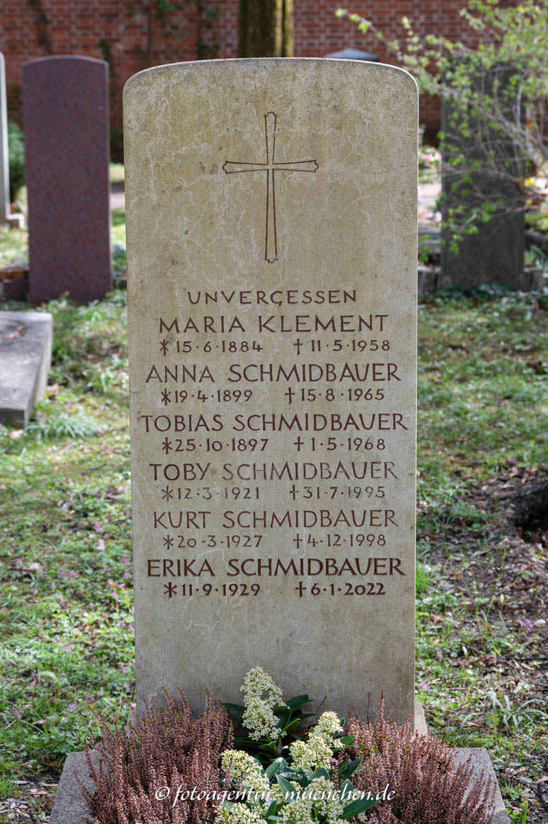 Grab - Toby Schmidbauer