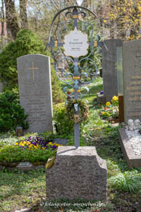 Grab - Josef Engelhardt