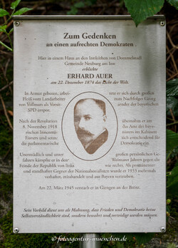 Denkmal - Erhard Auer