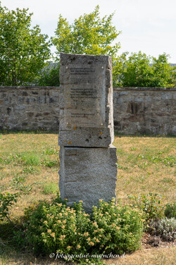 Gedenkstein an die Opfer der Zwangsabtreibungen