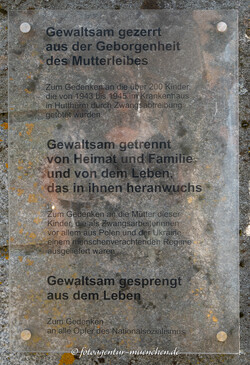 Gedenkstein an die Opfer der Zwangsabtreibungen