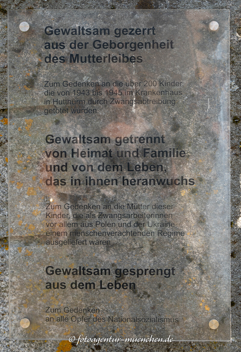  – Gedenkstein an die Opfer der Zwangsabtreibungen