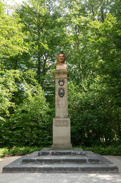 Johann-Peter-Uz-Denkmal