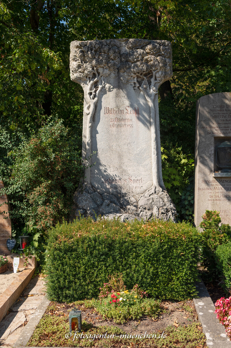 Grab von Wilhelm Leibl
