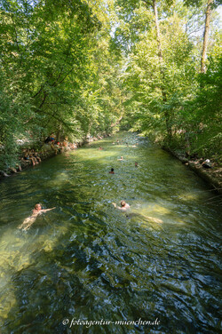 Baden im Eisbach – und mit der Tram zurück